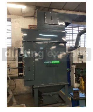 dust extractor with reverse jet filters